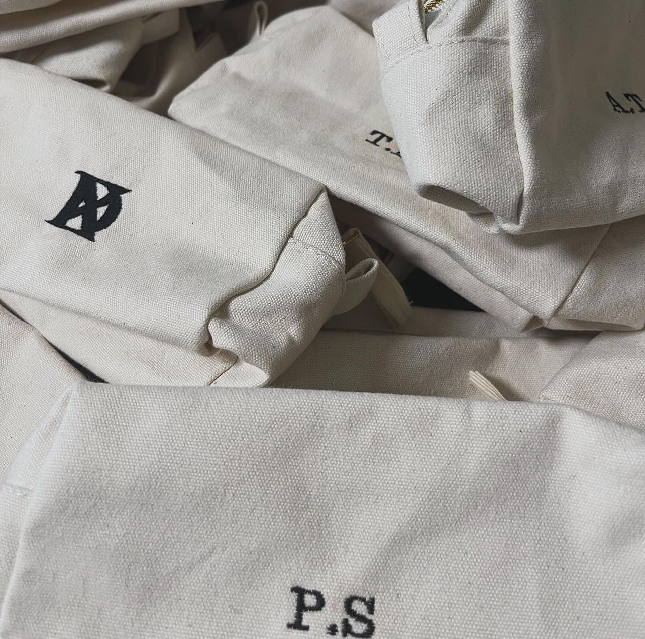 MILA - Beige Toiletry bag/pouch (personalisable) - Premium Koffers/Tassen from DUTCH. - Just €19.99! Shop now at DUTCH.