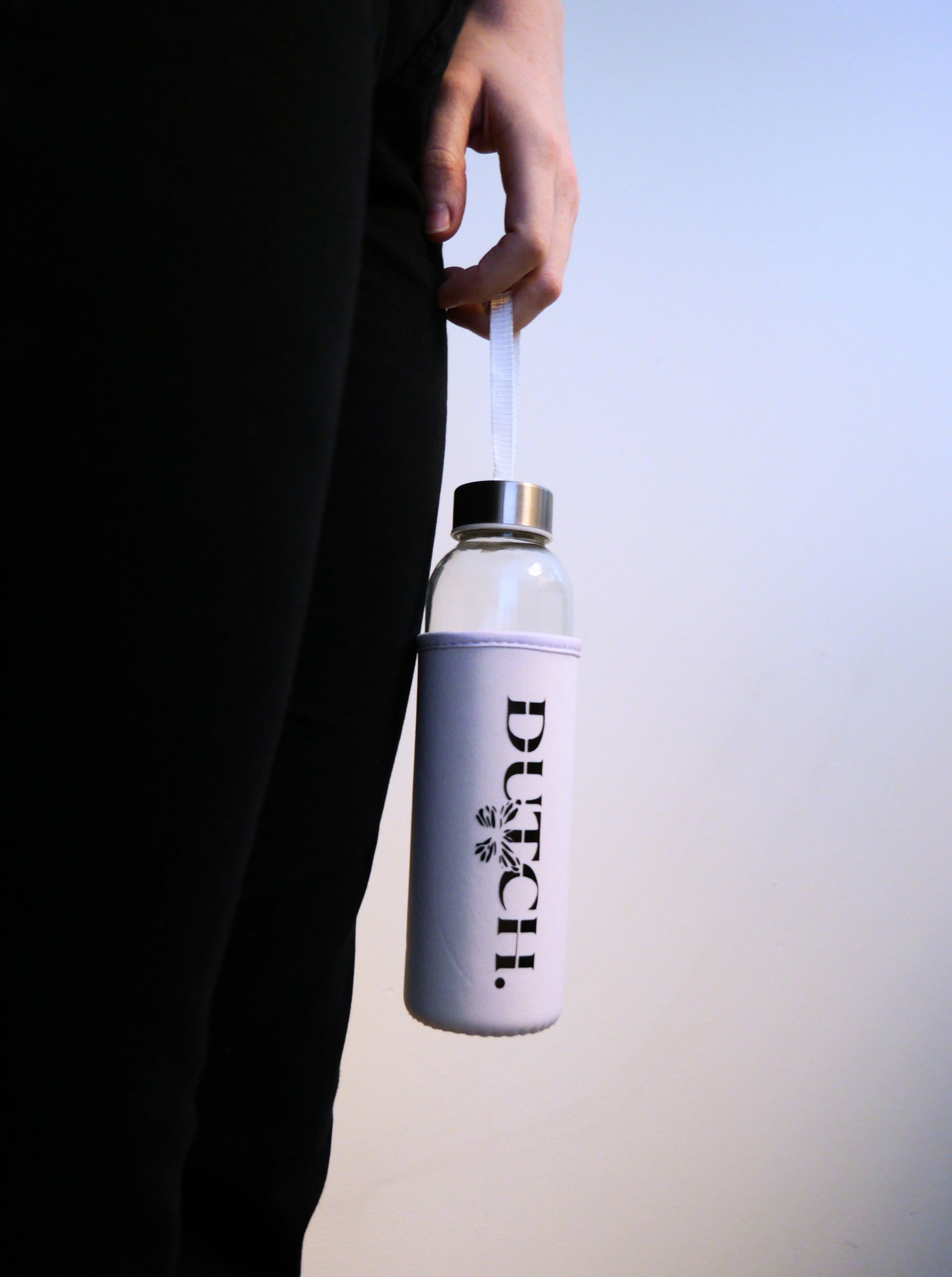 DUTCH.  - GLASS BOTTLE (with sleeve). - Premium Glazenfles from DUTCH. - Just €17.99! Shop now at DUTCH.