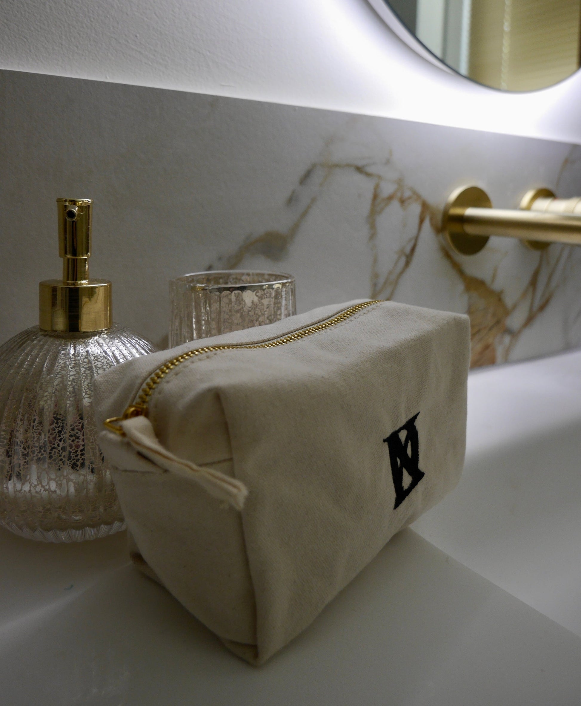 THE PERFECT GIFT BUNDLE. - Premium Bundels from DUTCH. Cosmetx - Just €34.99! Shop now at DUTCH.