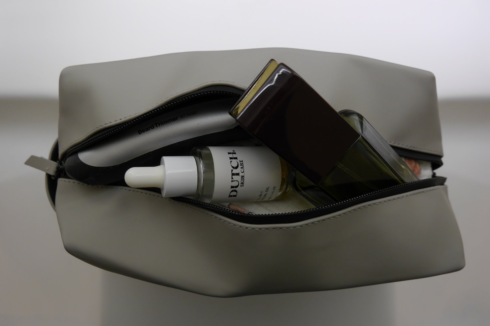 JUNE - Toiletry Bag (matte black/stone/pink) - Premium Koffers/Tassen from DUTCH. - Just €35! Shop now at DUTCH.