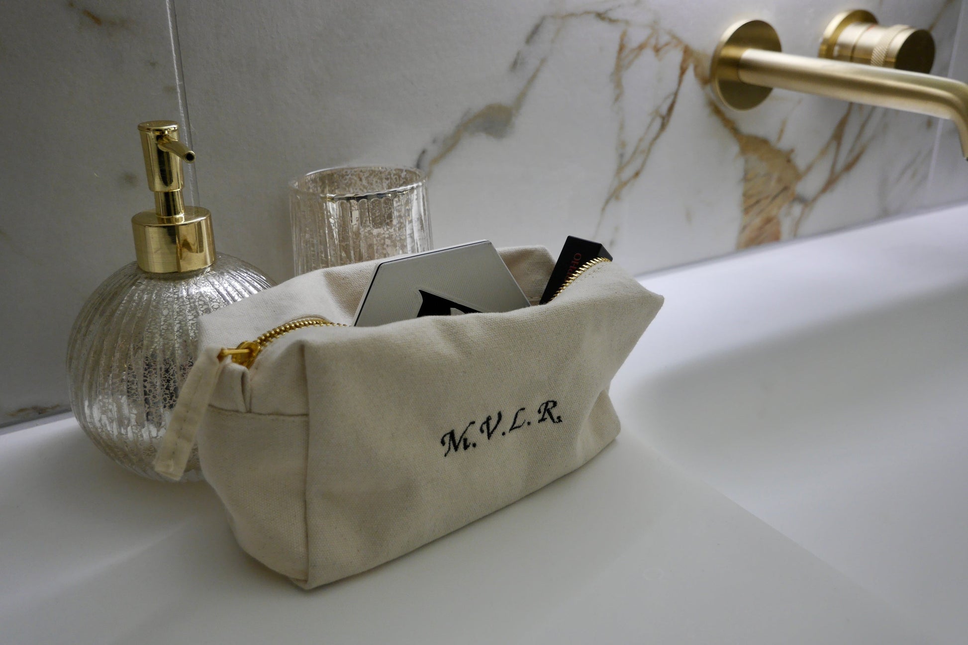 MILA - Beige Toiletry bag/pouch (personalisable) - Premium Koffers/Tassen from DUTCH. - Just €19.99! Shop now at DUTCH.