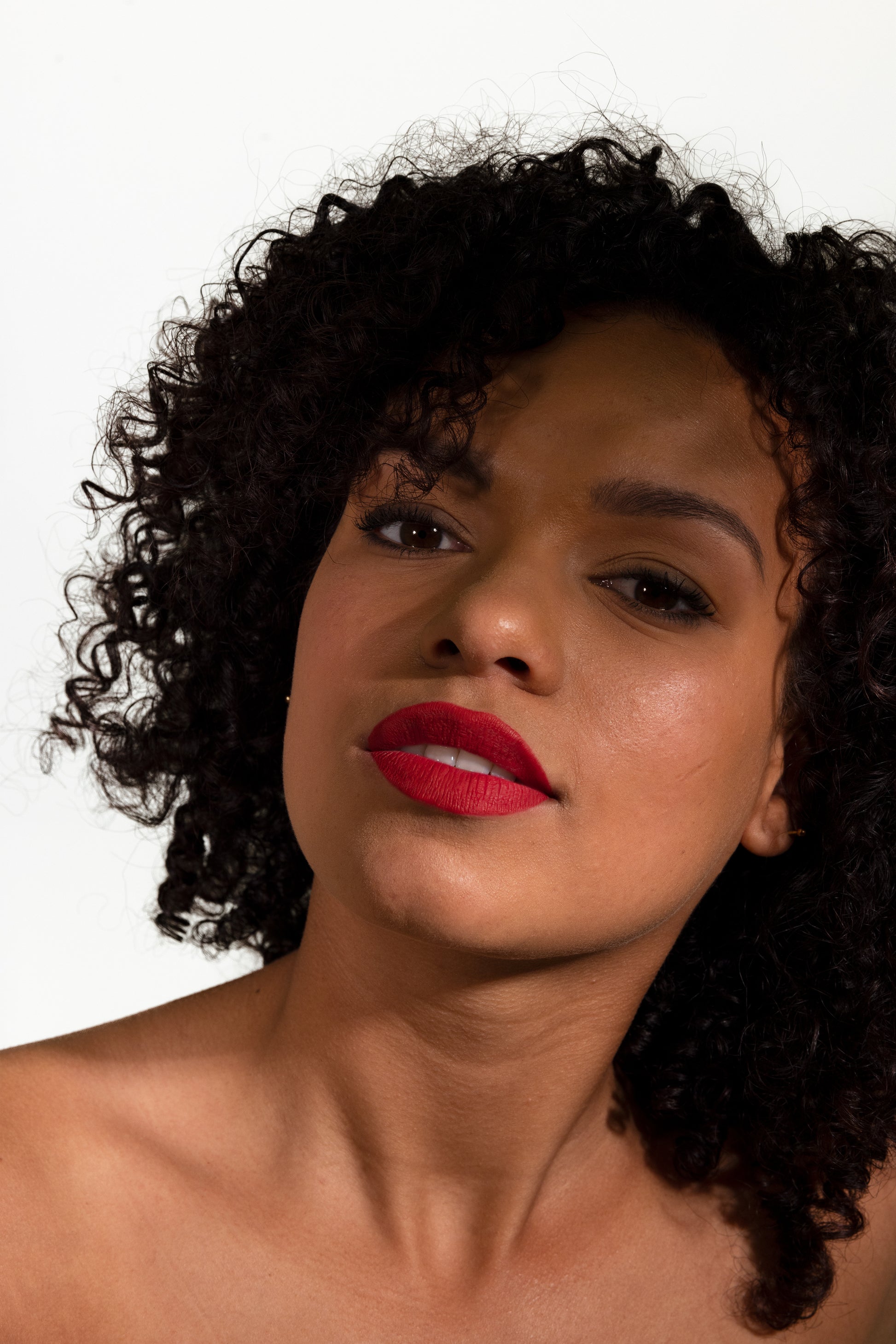 04. CATCH. - Red Longlasting Lipstick - Premium Lippenstift from DUTCH. Cosmetx - Just €28! Shop now at DUTCH.