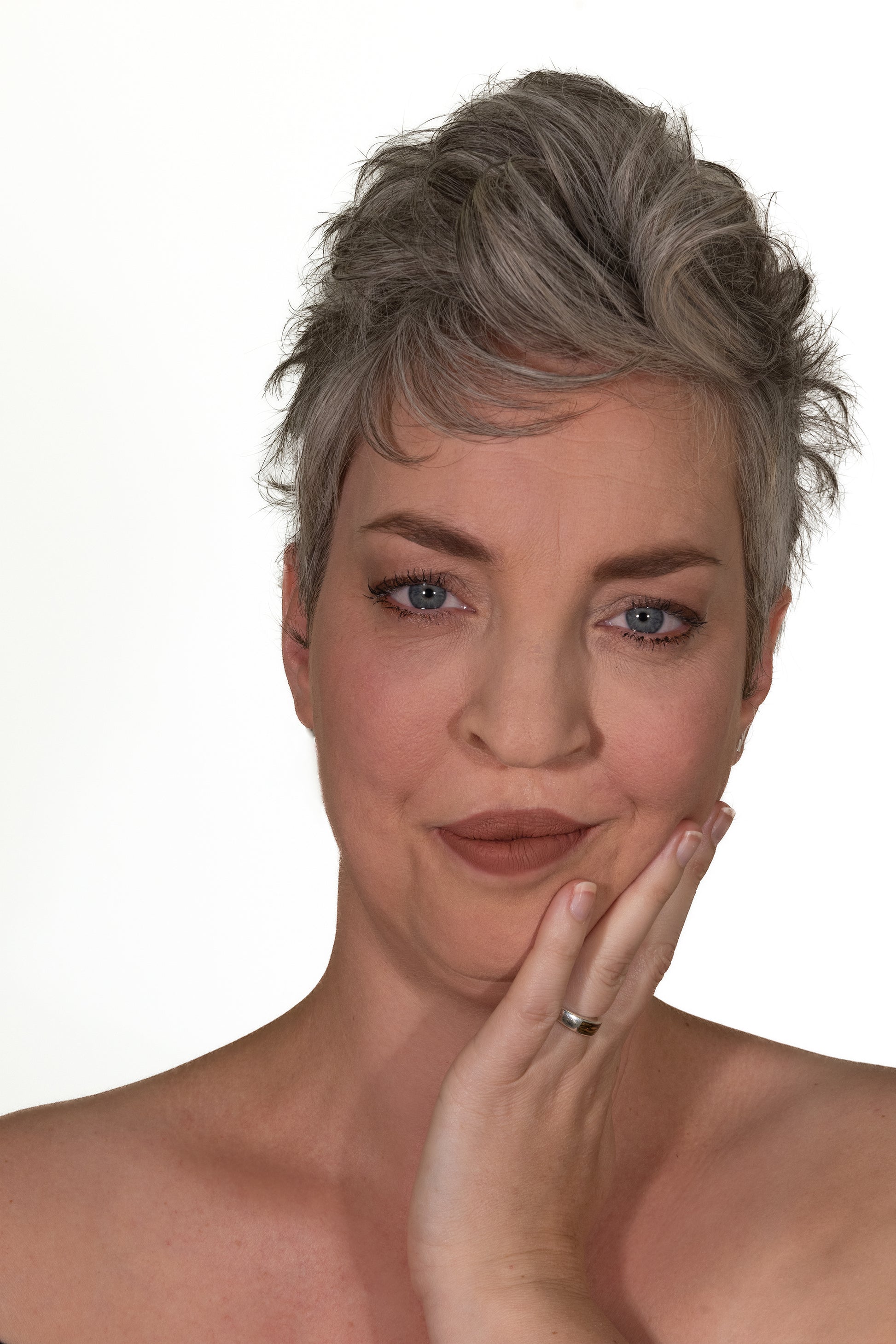 02. UNIFY. - Taupe Longlasting Lipstick - Premium Lippenstift from DUTCH. Cosmetx - Just €22.99! Shop now at DUTCH.